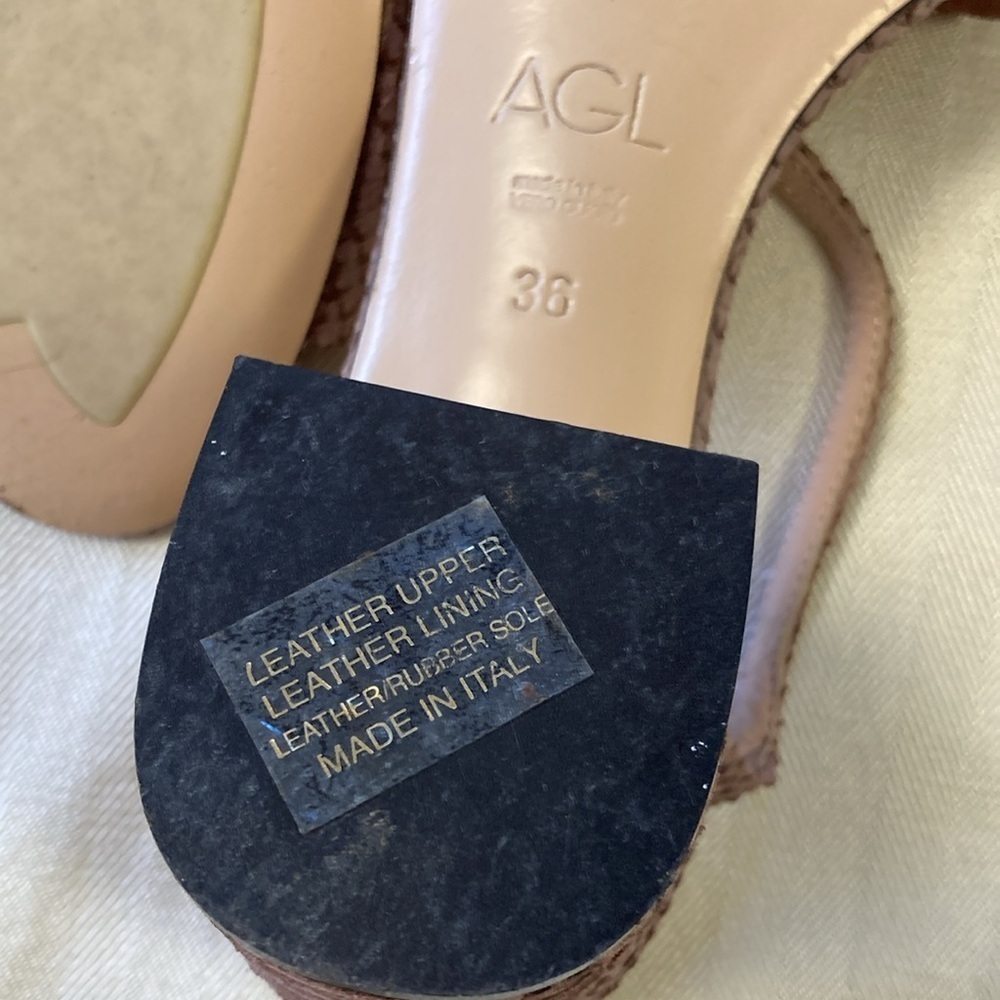 AGL sandals snake or crocodile skin embossed leather light mauve - NWOT - Picture 4 of 6